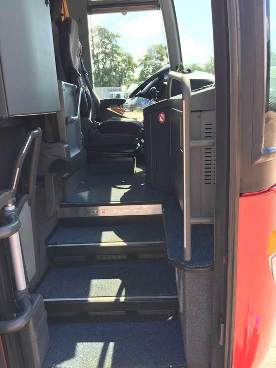 Вход в автобус